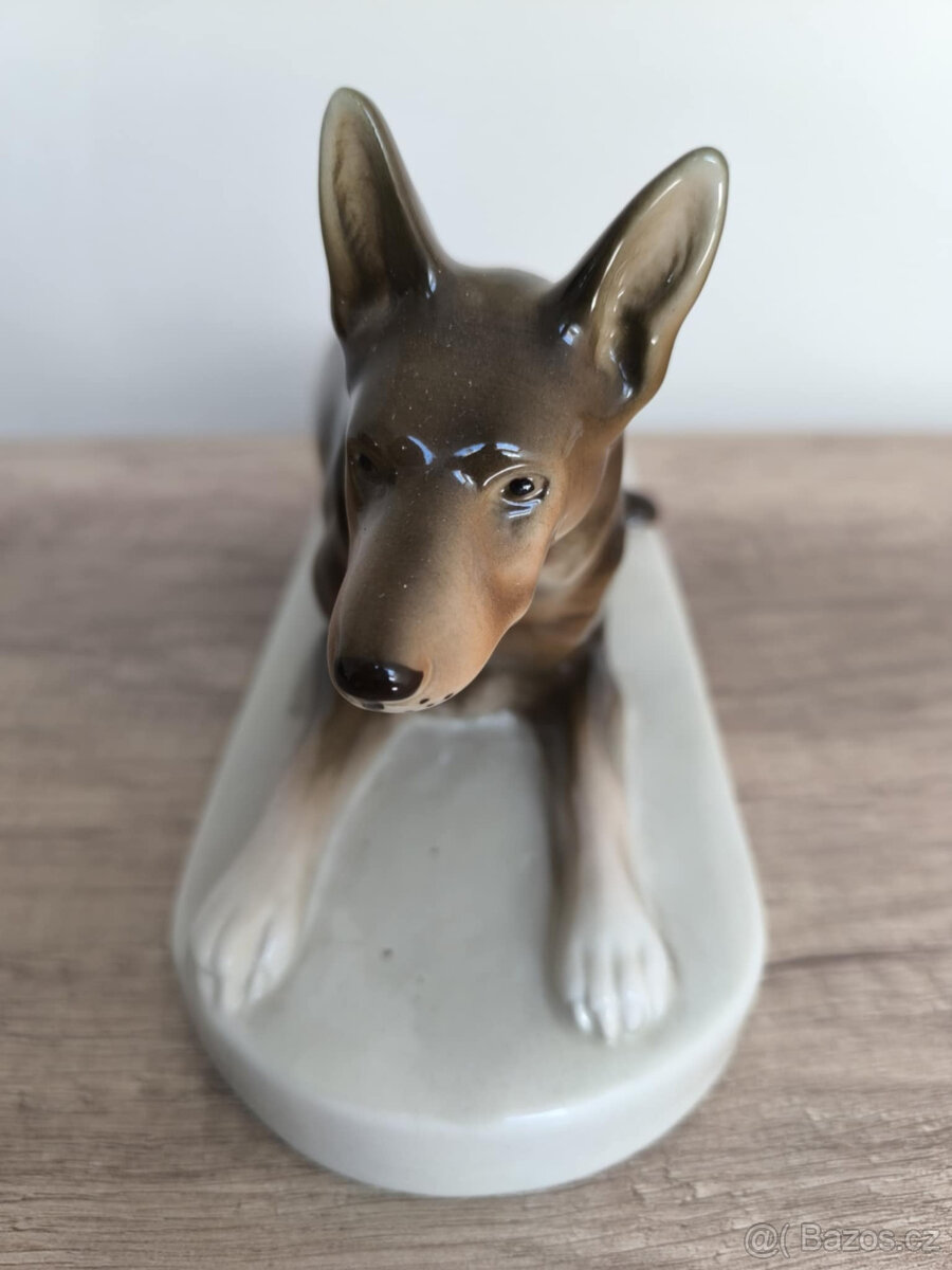 Retro soška "Ležící vlčák" Royal DUX - 2