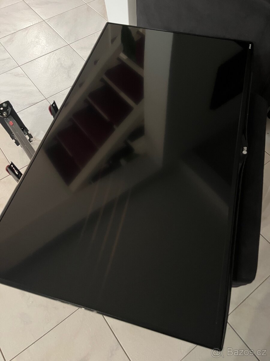 40" LG ULTRA HD 4K TV - 2