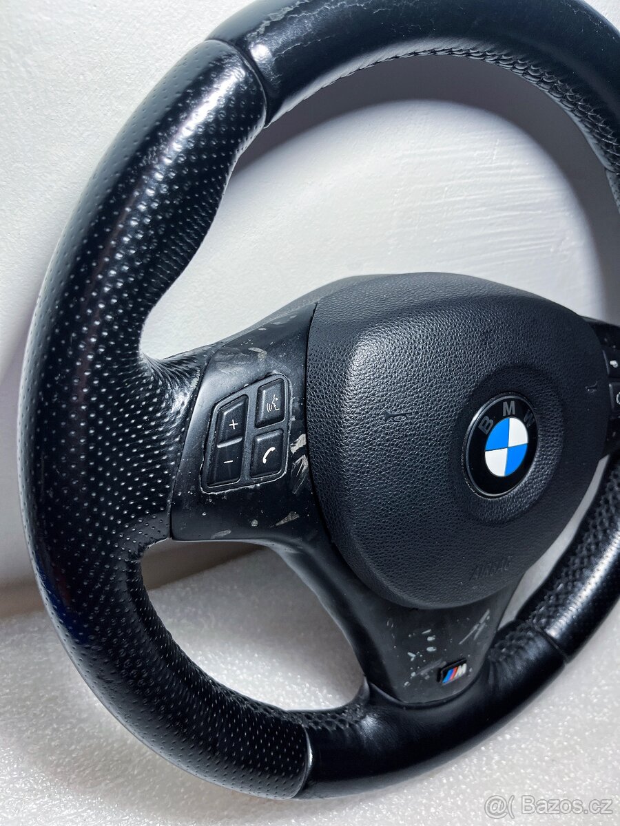 Volant M paket BMW E90, E91, E92, E93, E87, E84 - carbon - 2