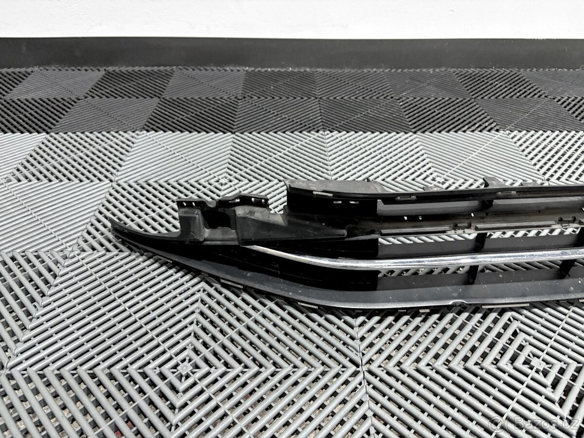 Mřížka pro přední nárazník - středová VW Passat B8 Facelift - 2