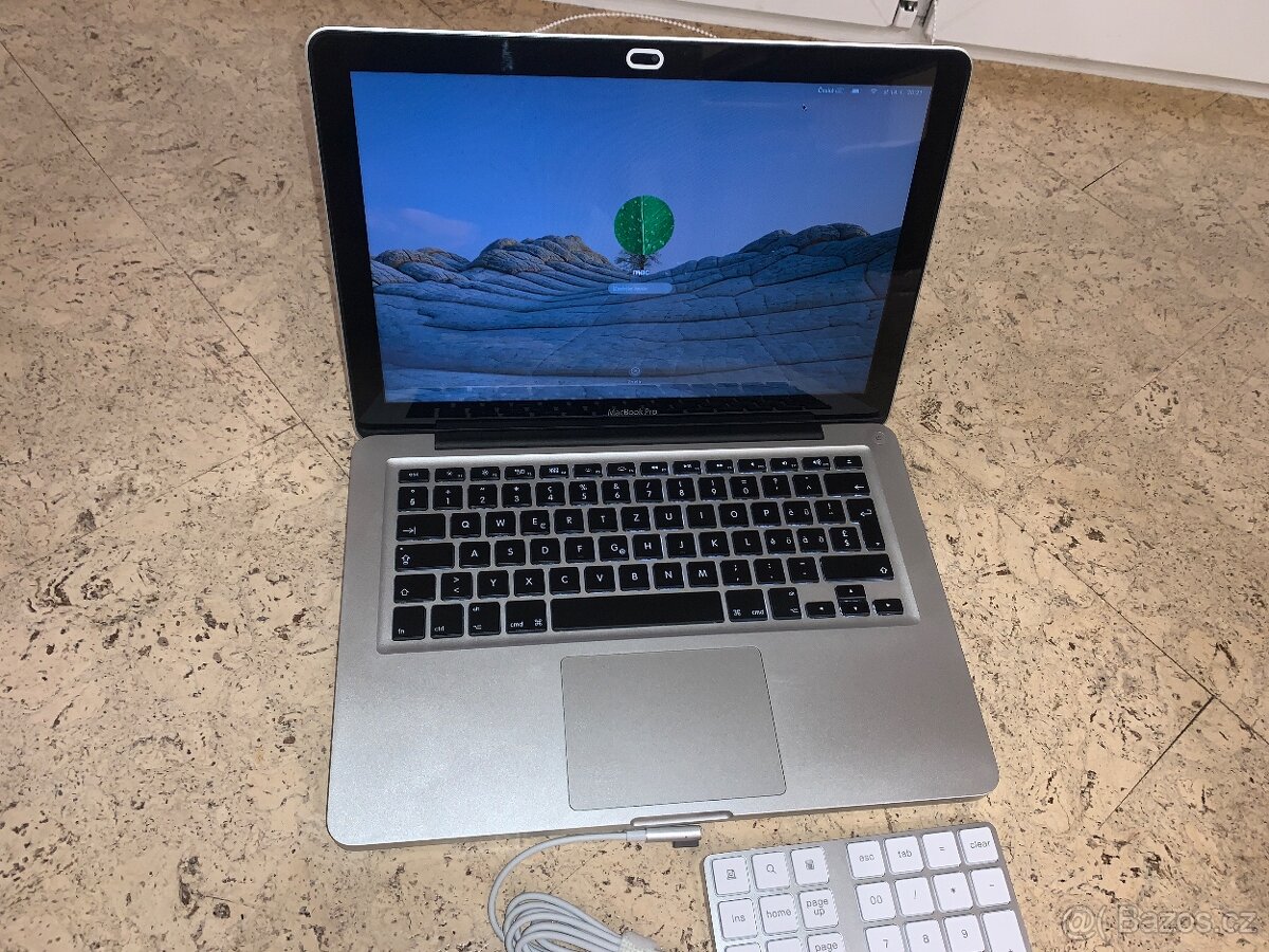 MacBook Pro 15" 2,5 GHz Intel Core i5+ nabijecka +klavesnic - 2