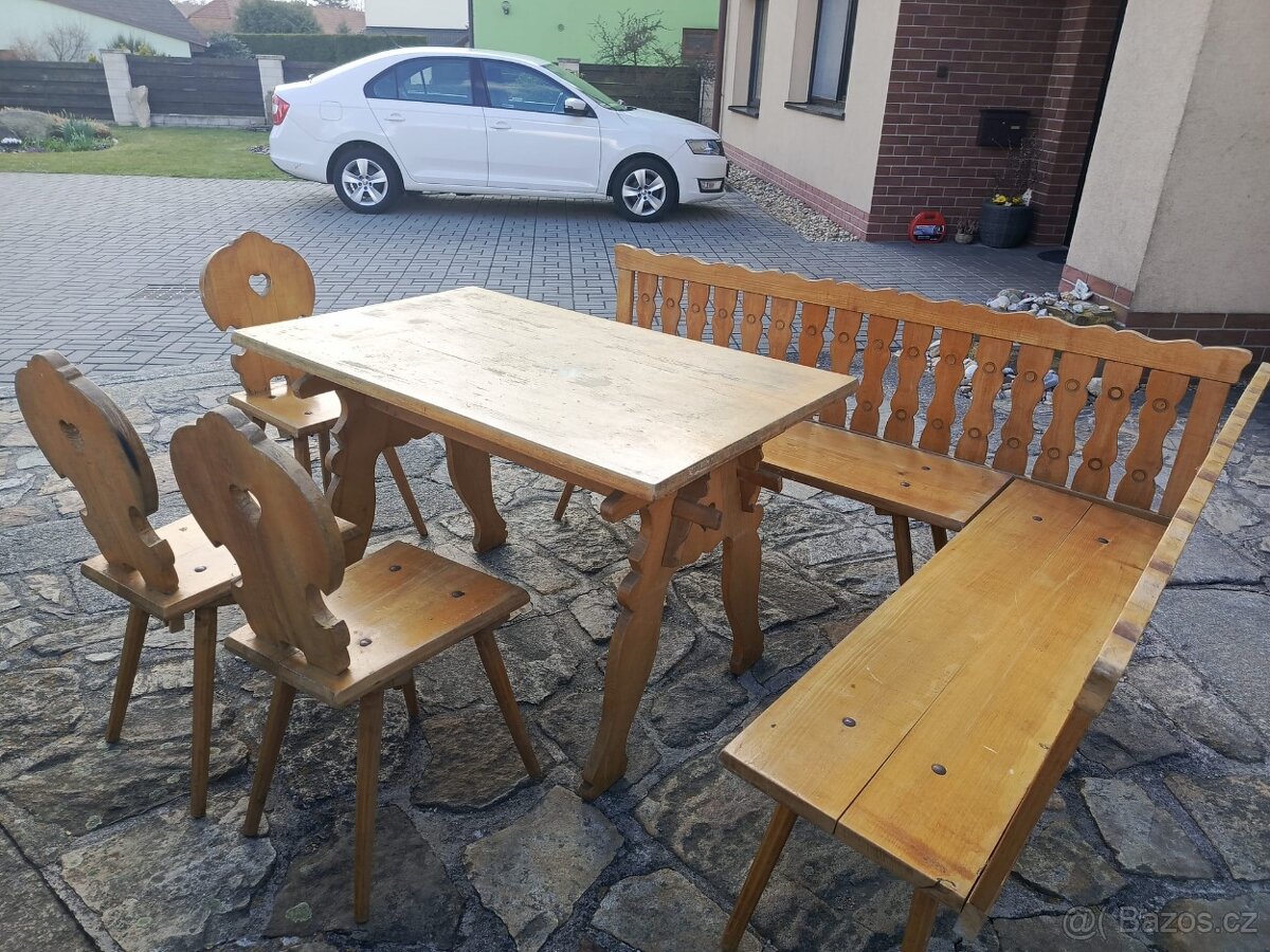 Dřevěný stůl a židle - 2