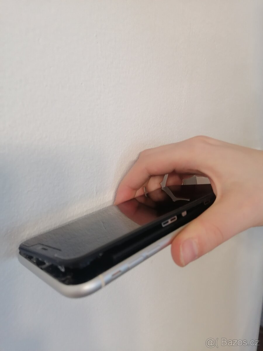 Prodám Apple iPhone 11 64gb - 2