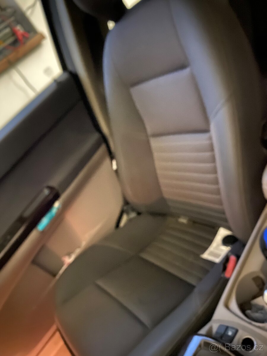 Volvo v50 sedačky - 2