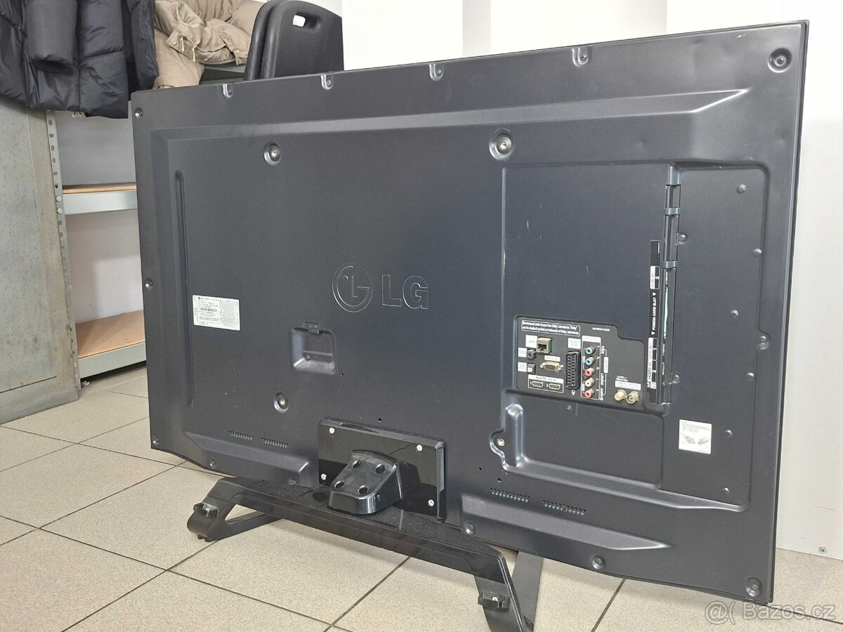 Televizor LG 47LM615S + Ovladač - 2