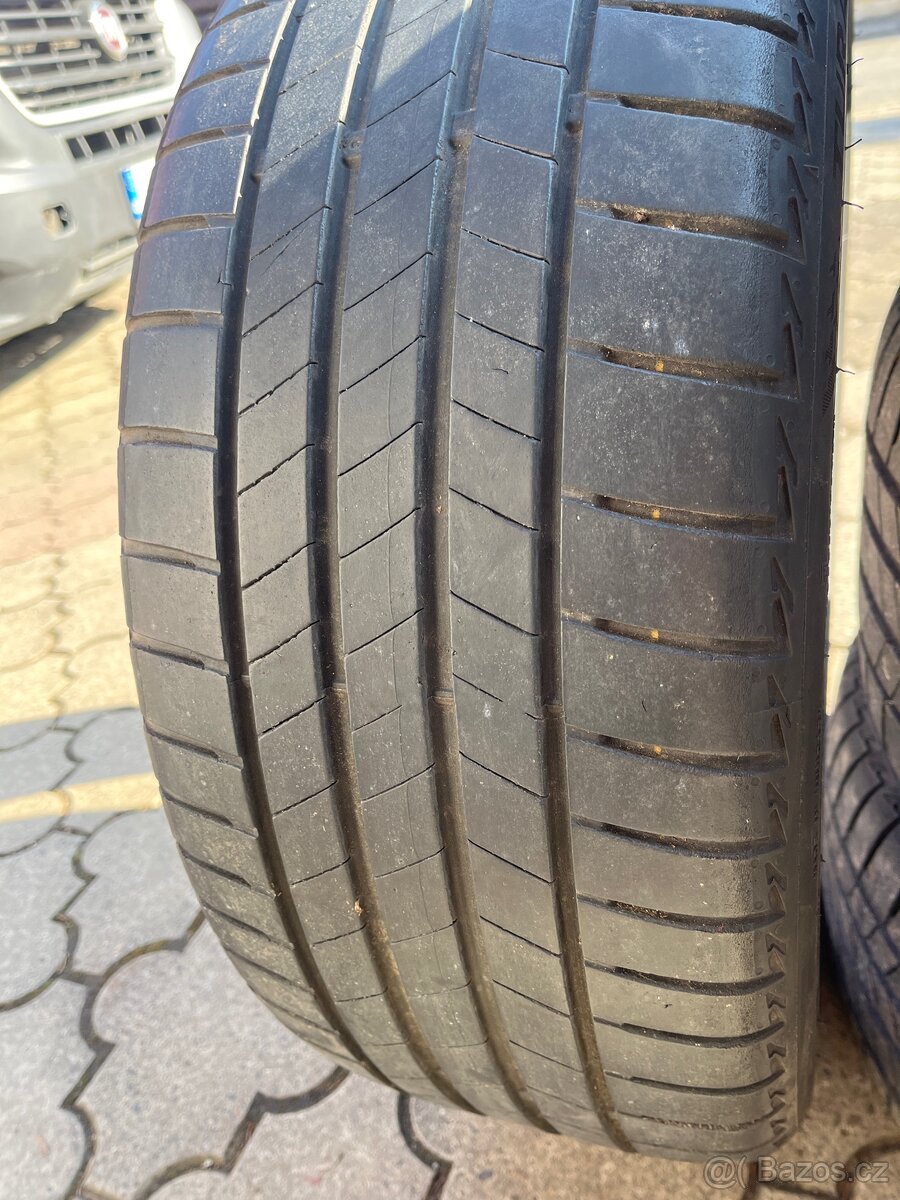 Letní pneu 225/40/19 - 2