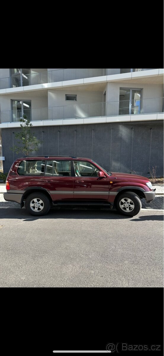 Toyota Land Cruiser 100, rok 2001