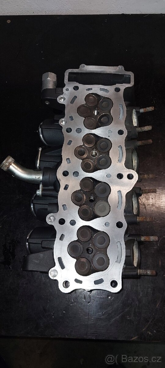 Hlava válců Yamaha FZ1 06 - 2