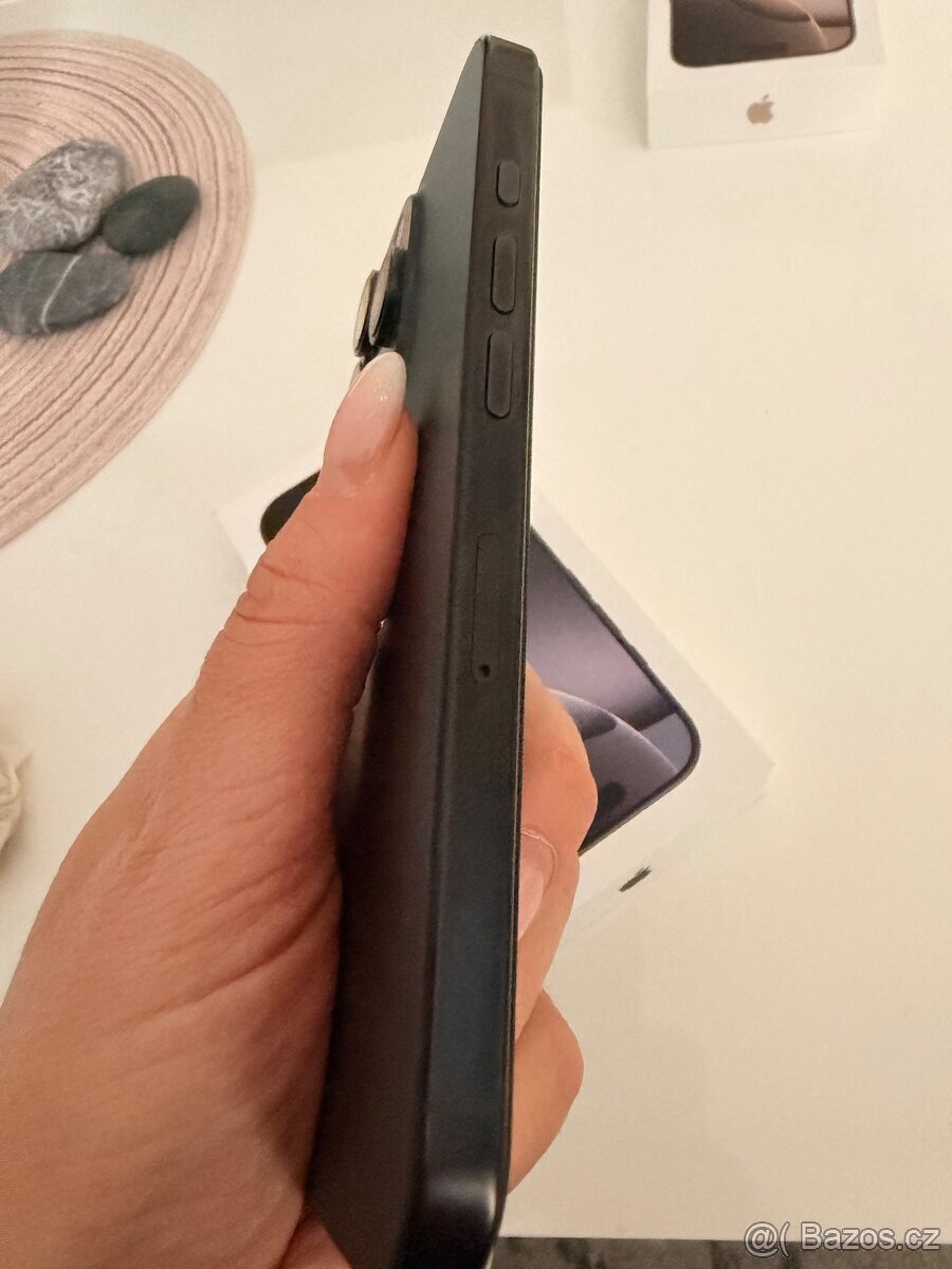 IPhone 16 pro 128 G cerny ttan - 2