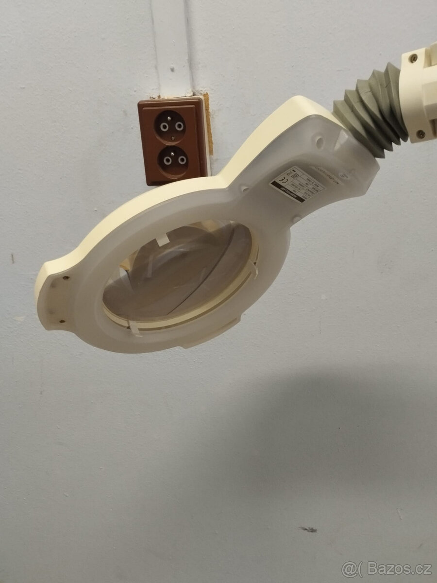 Kosmetická led lampa s lupou - 2