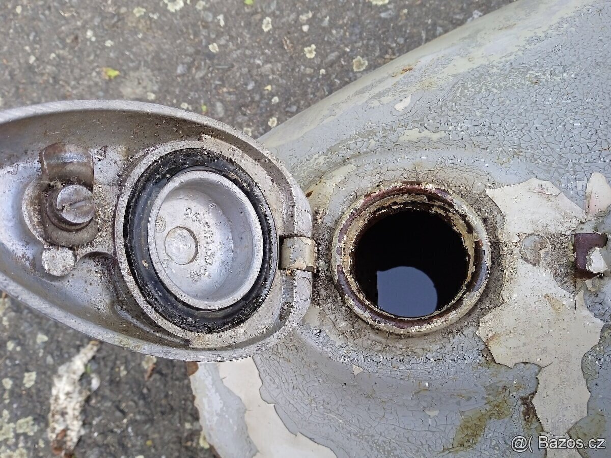 Čz Skútr 175 nádrž s víčkem a nosičem - 2