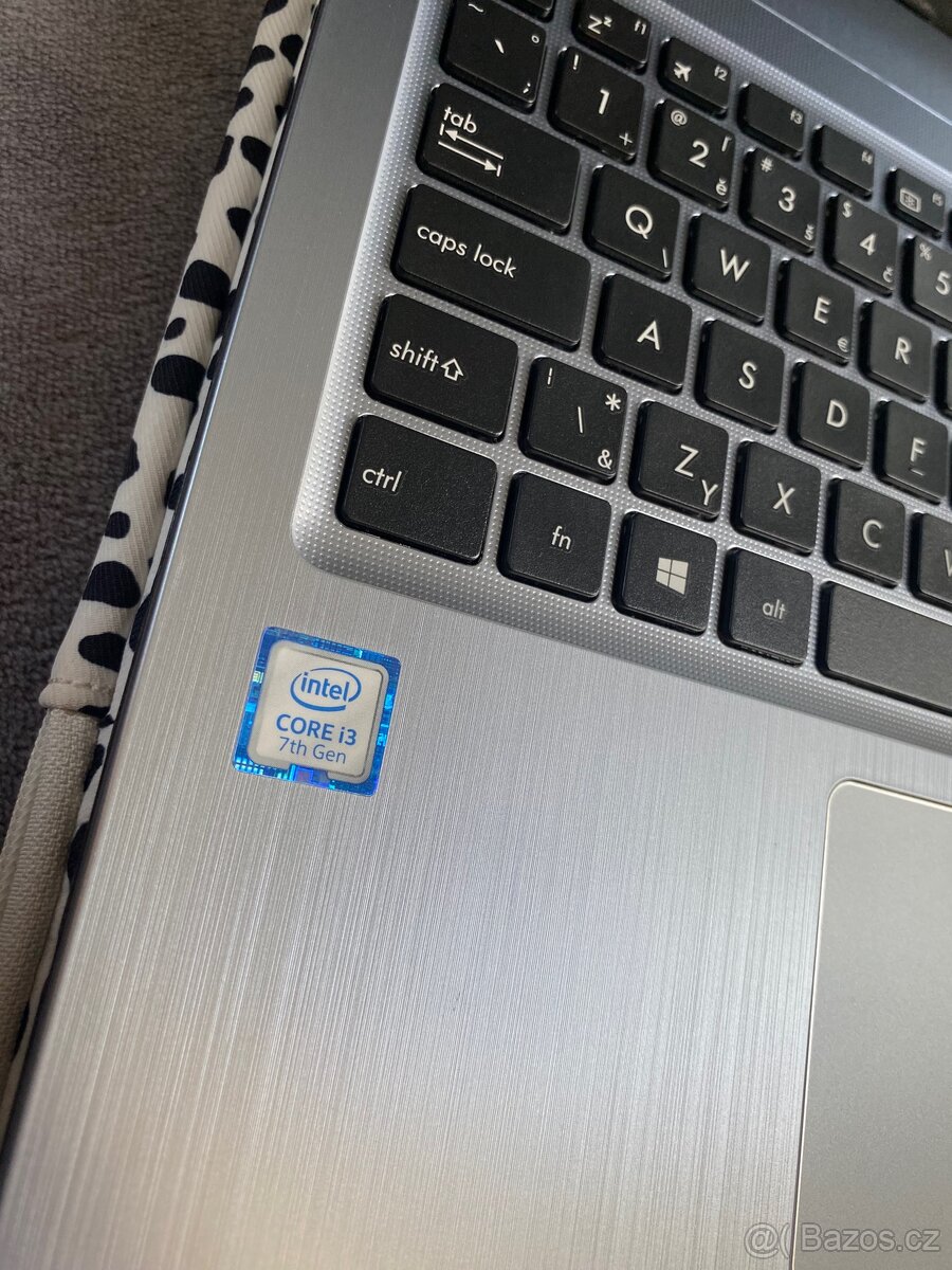 Prodám ASUS VivoBook 15 (SSD disk, Intel Core i3) - 2