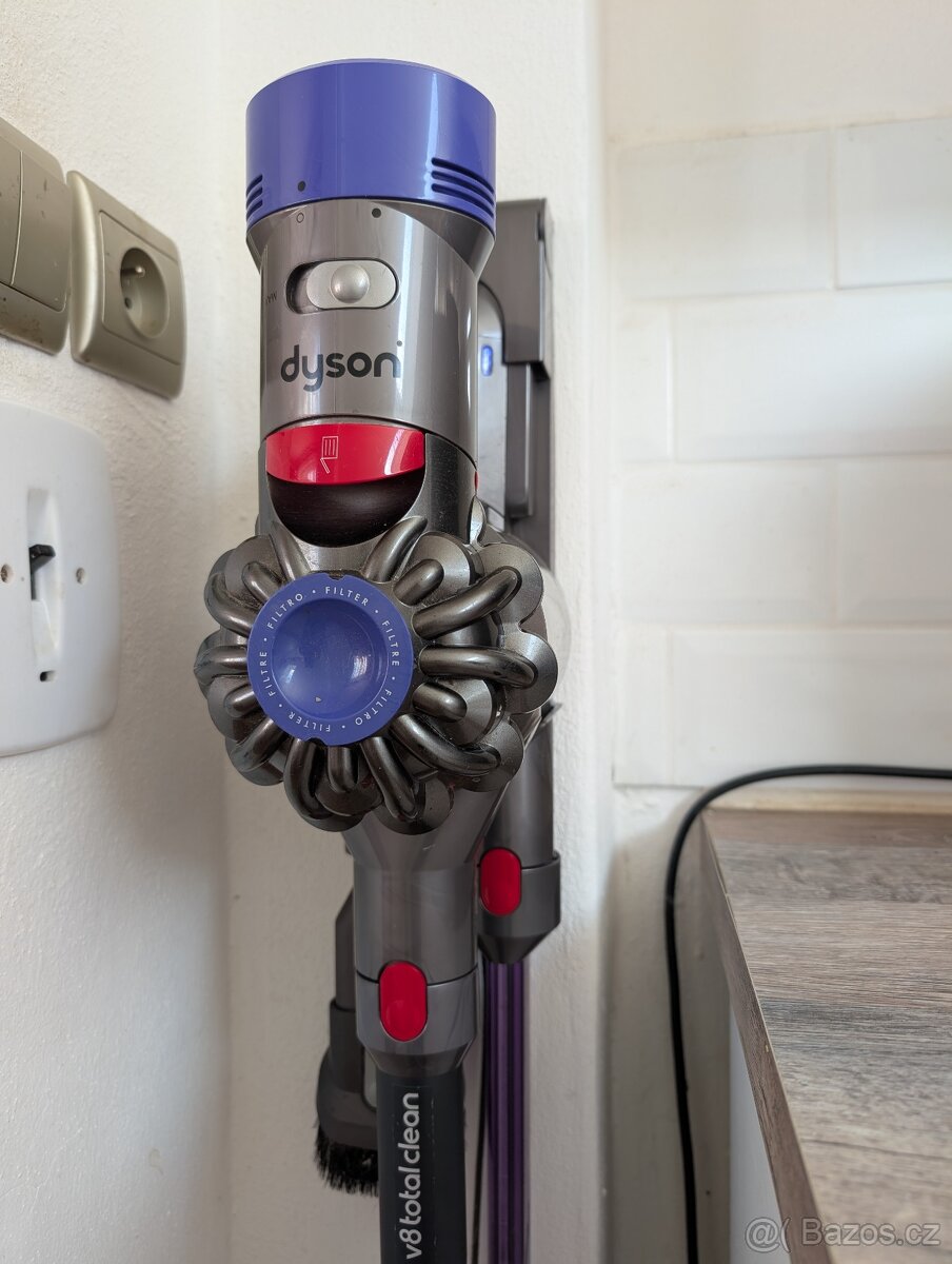 dyson v8 total clean - 2