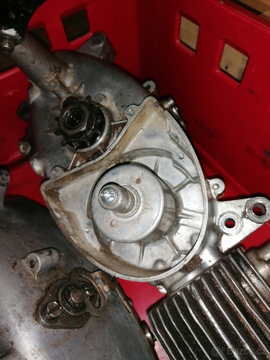 Motory Jawa, pionýr, 3.900 Kč celkem - 2