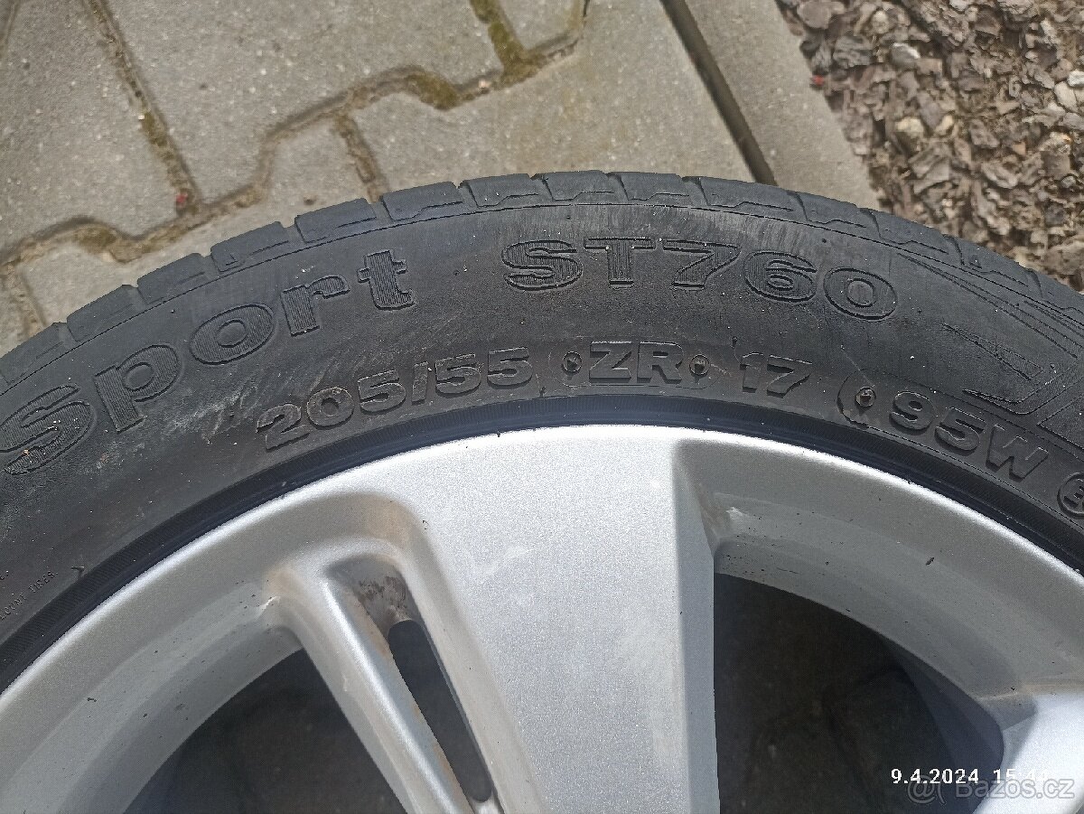 Prodám hliníkové kola 7j×17ET:49 s letními pneumatiky. - 2