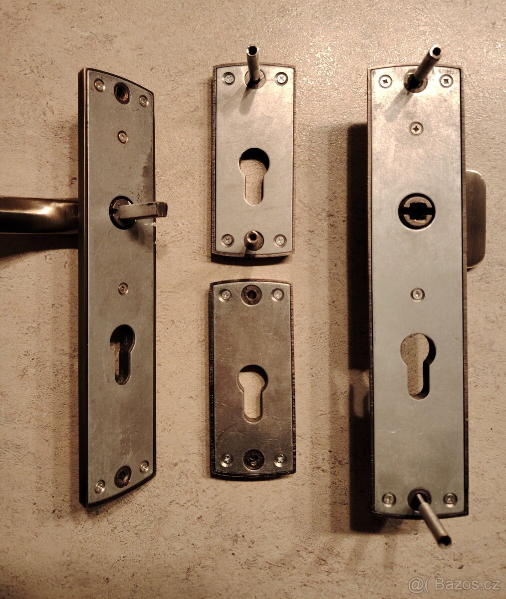 Bezpečnostní kování.Roteč-72mm. - 2