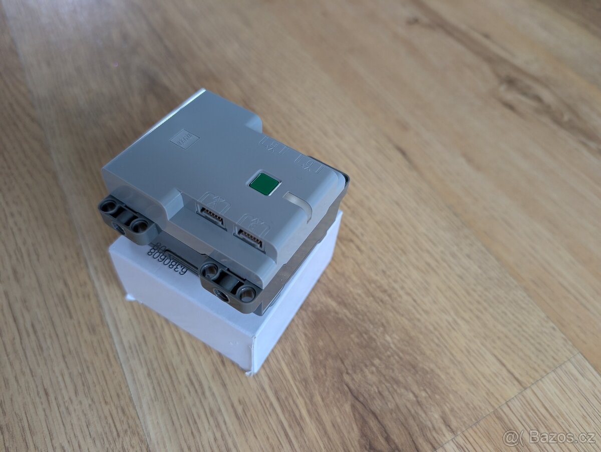 LEGO 88012 Powered UP TECHNIC hub - 2