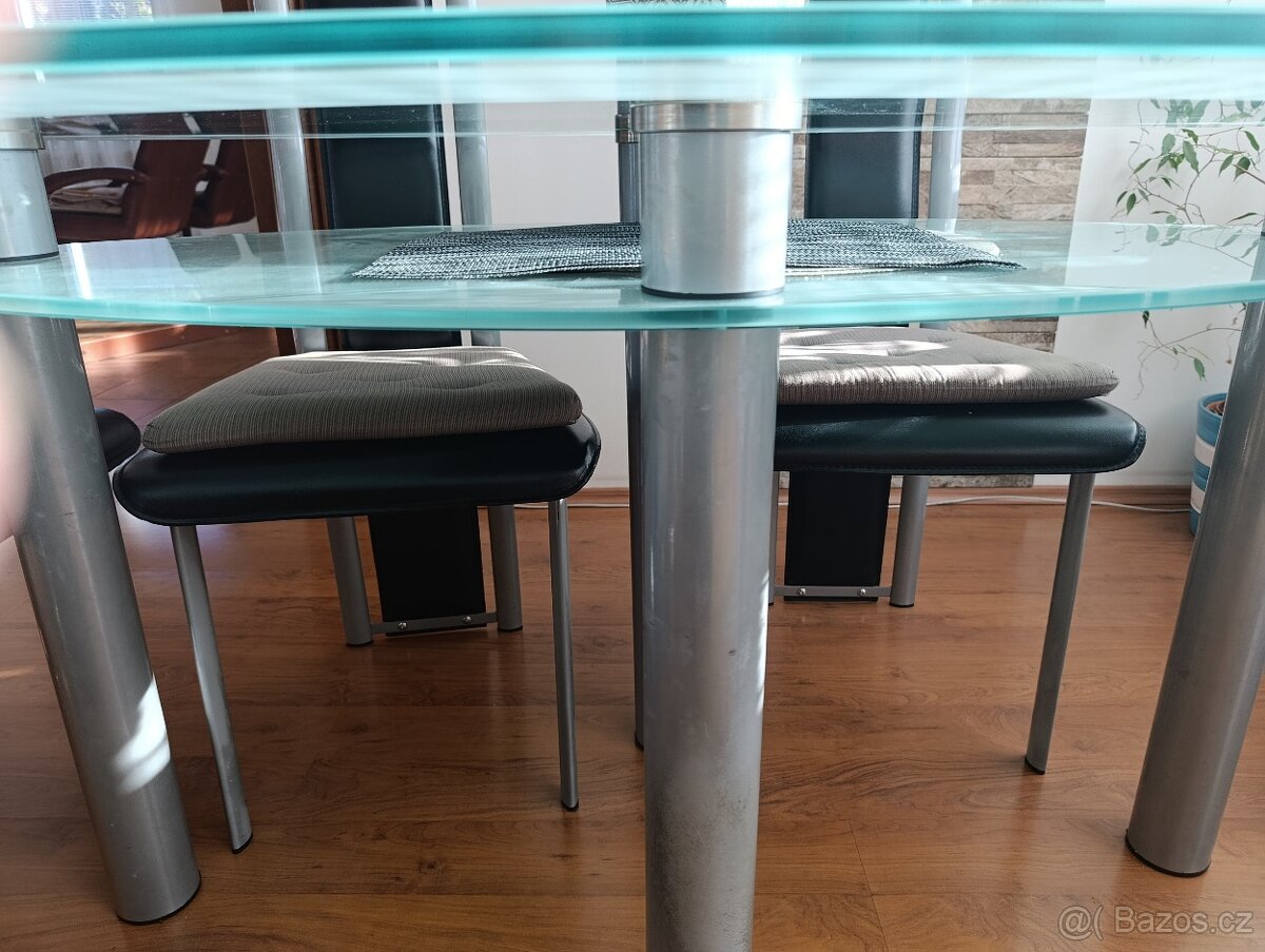 Stůl a židle - 2