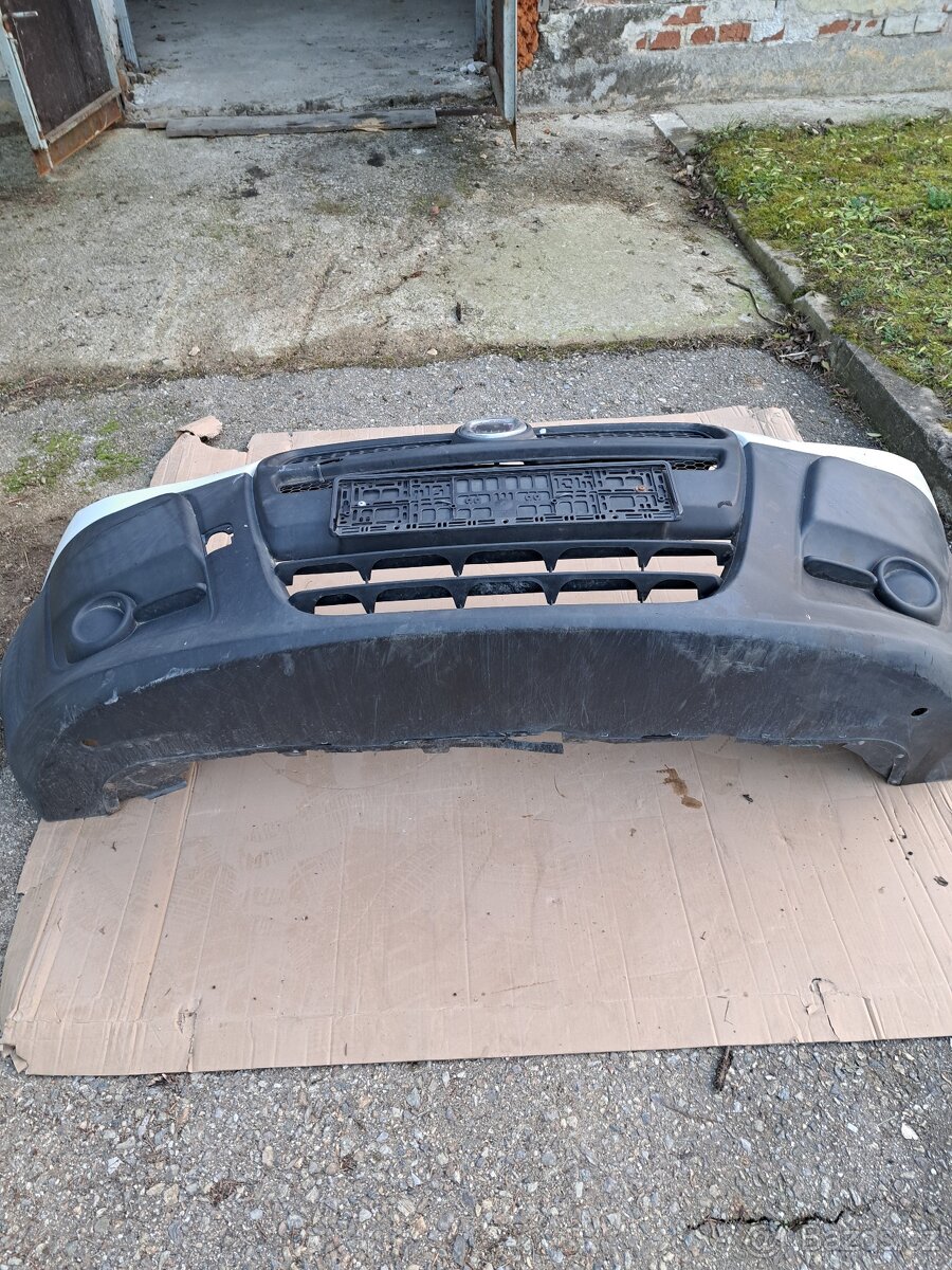 Fiat Doblo Cargo 2011 přední nárazník - 2