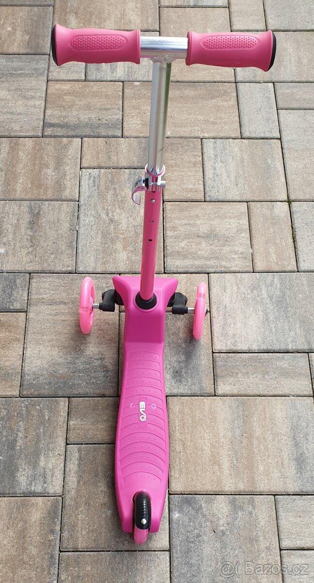 Dětská koloběžka, svítící kolečka - 2