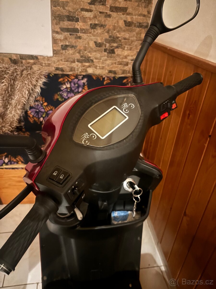 Elektrický tříkolový vozík SELVO - 2