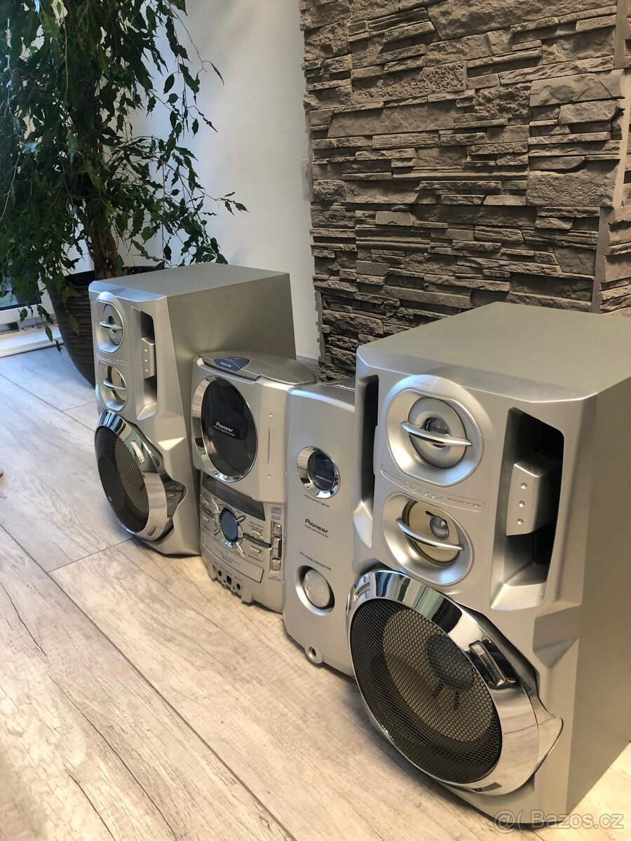 Prodám HI-FÍ systém Pioneer - 2