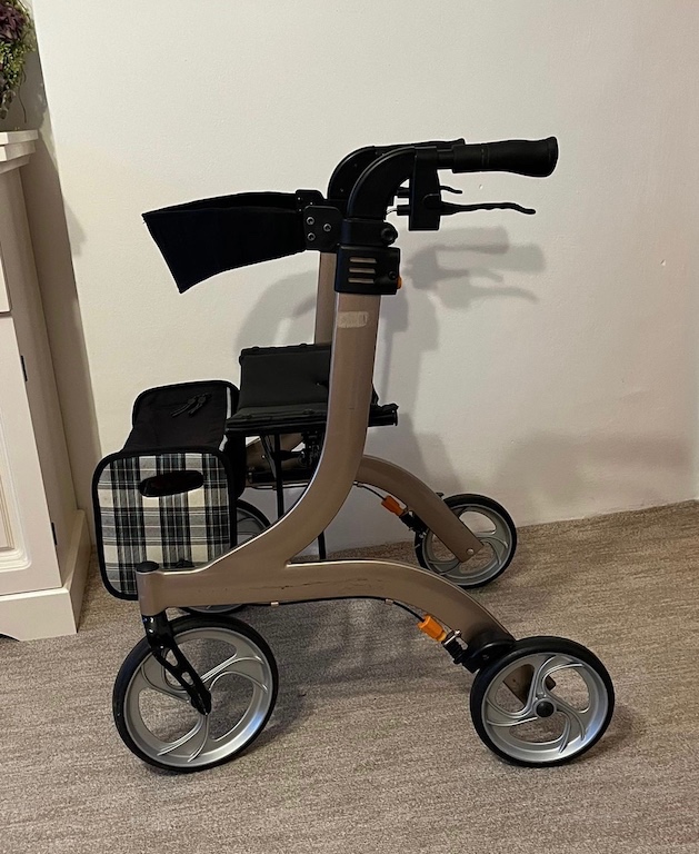 chodítko čtyřkolové odlehčené - 2