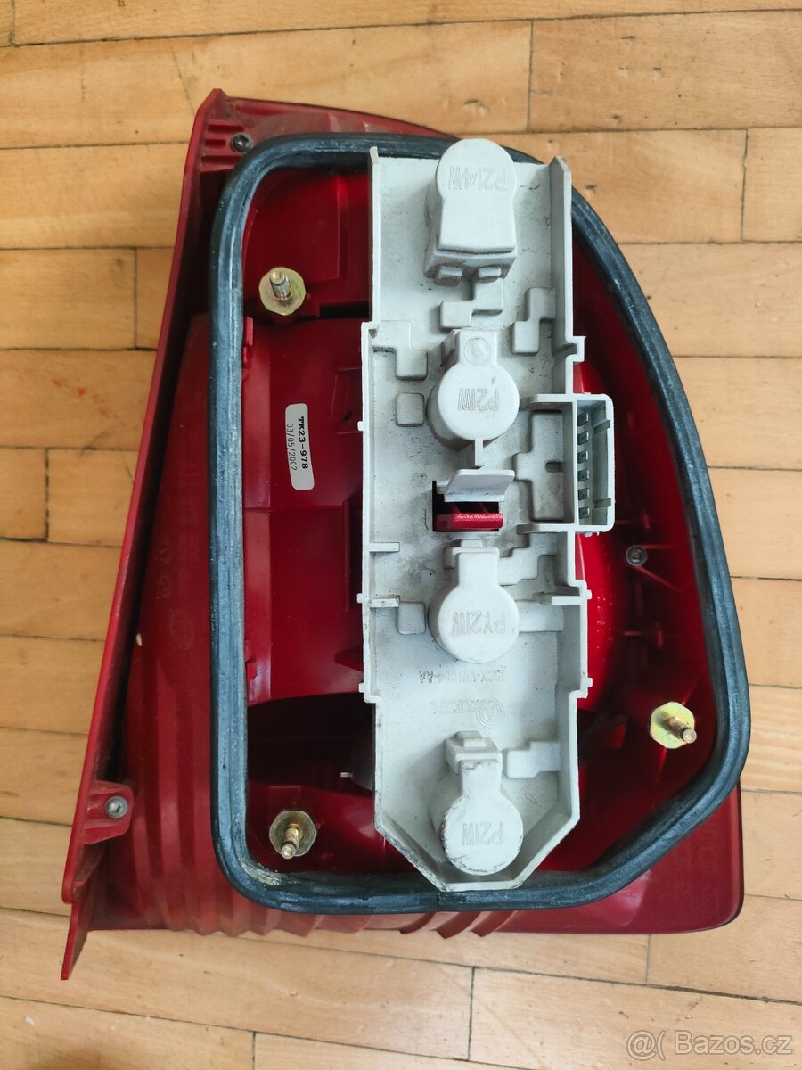 Levé zadní světlo na Škoda Superb 1 - 2