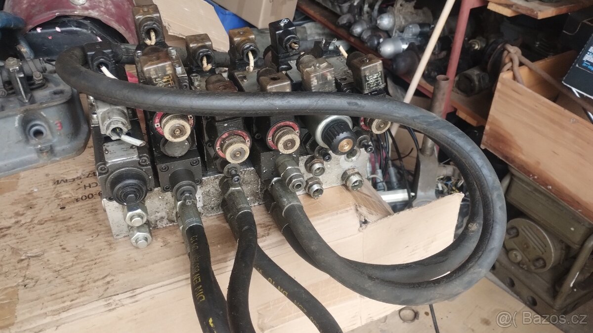 Hydraulický rozvaděč šesti sekční - 2