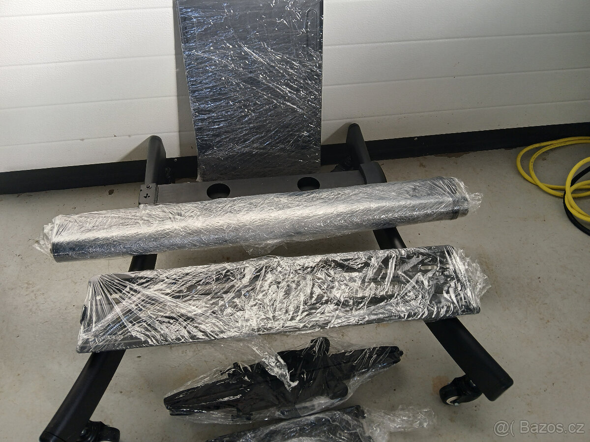 Stojan na televizi. - 2