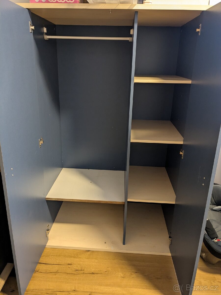 Šatní skříň - 2