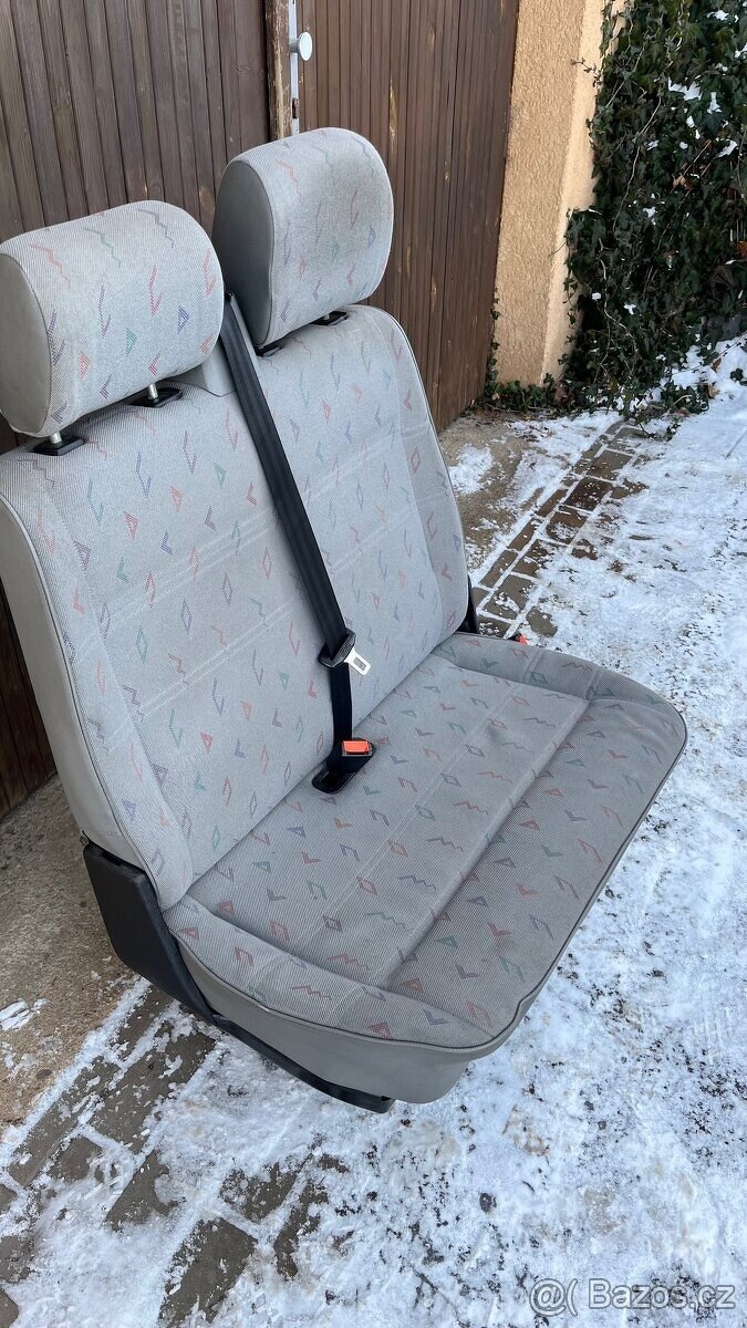 Přední spolujezdcova dvousedačka T4 - 2