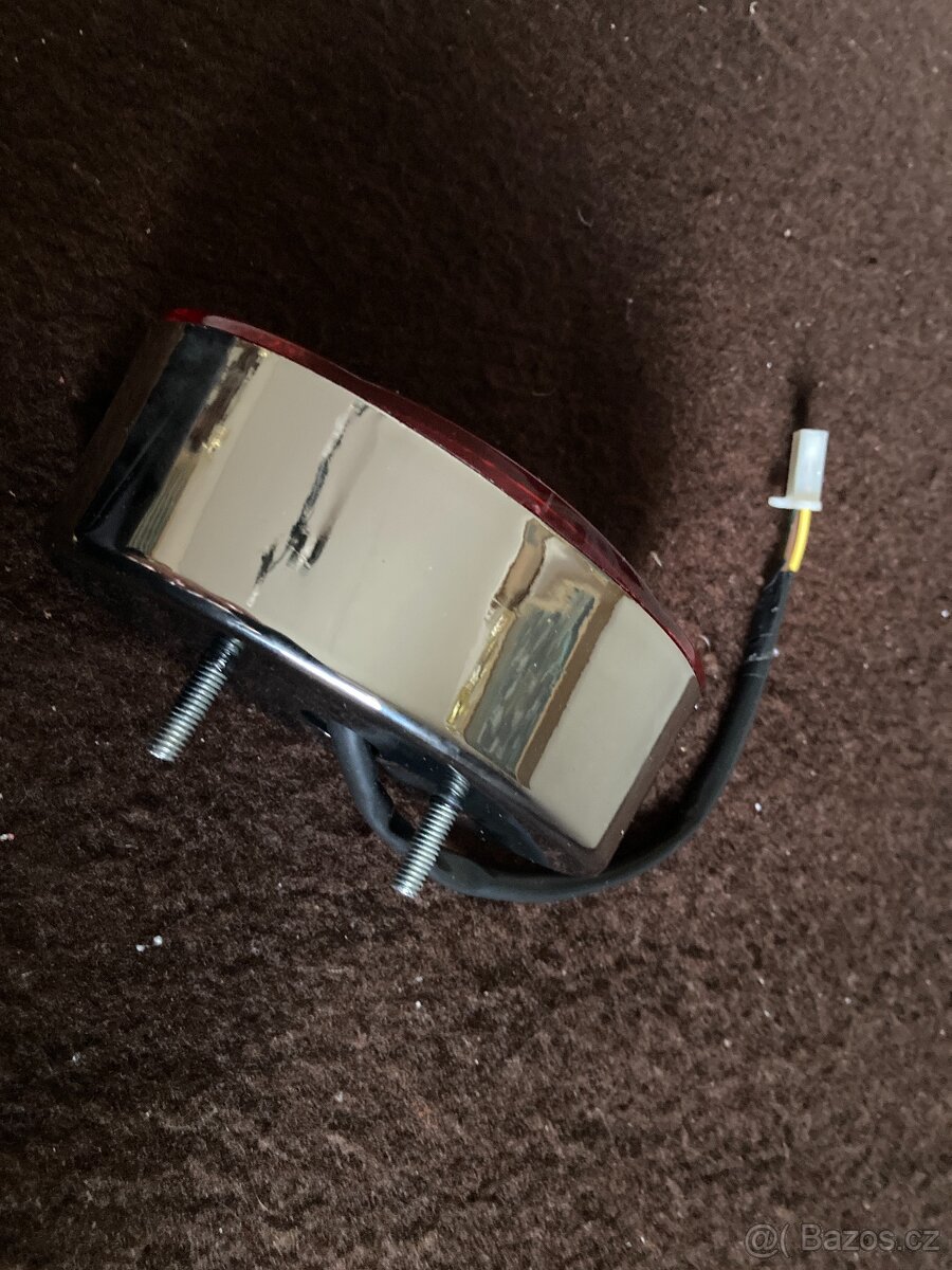 Zadní svítilna chromovaná - 2