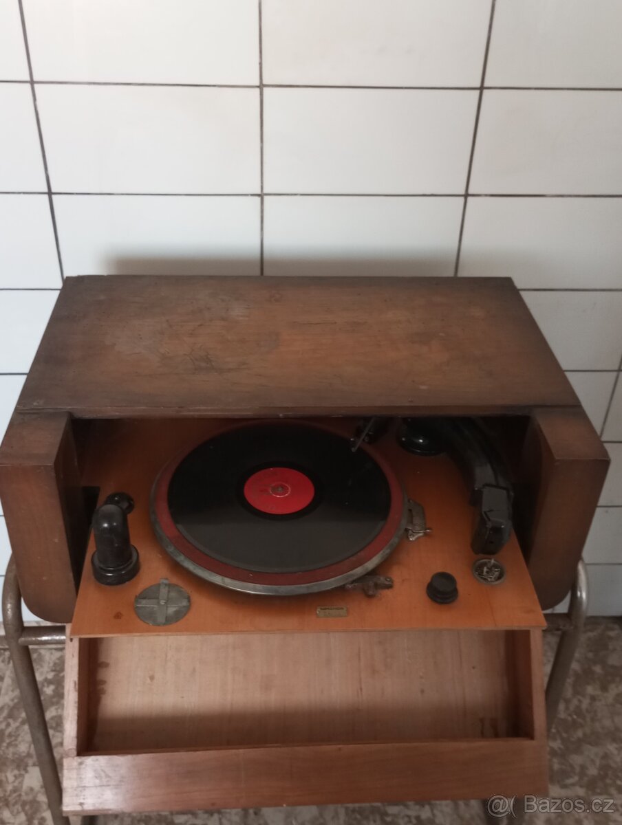 Gramofon 50-60 léta - 2