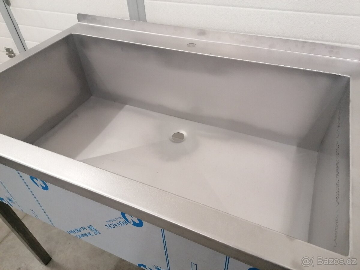 Nerezový stůl s velkým dřezem - 2
