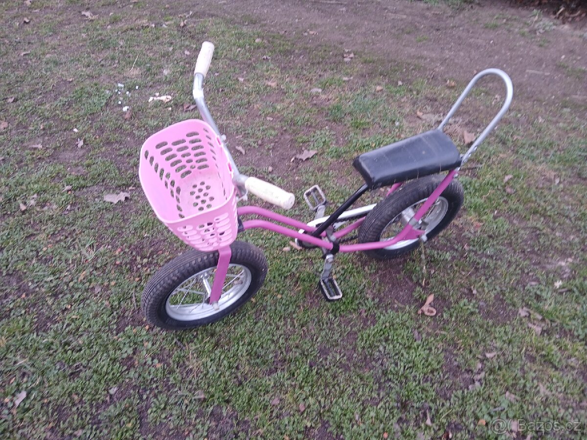 Dětské kolo a tříkolka. - 2