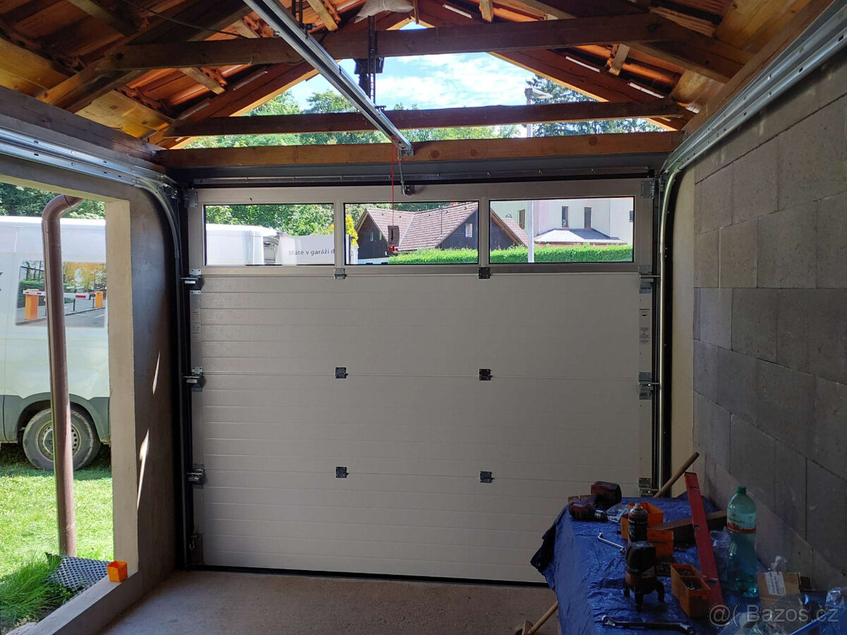 Křídlo vrat tmavý dub s okny - 2