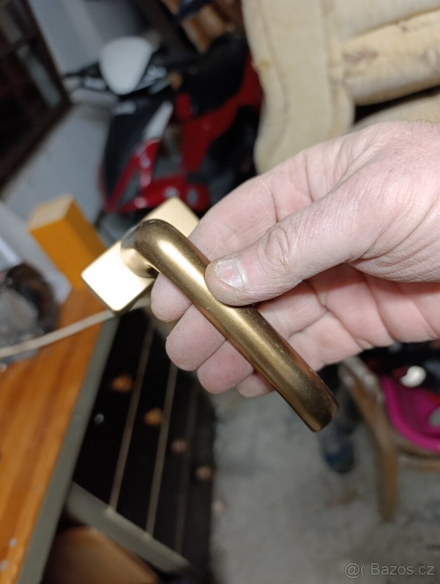 Klíčky na okna mosazné - 2