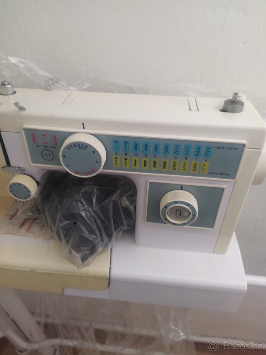Prodám Šicí stroj - 2