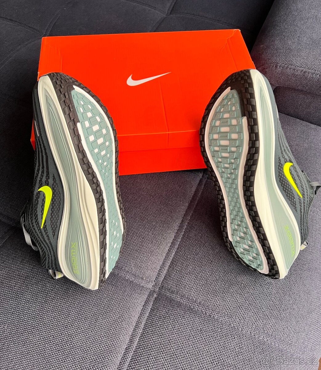 Nike Vomero Plus / 44 / Seaweed - 2