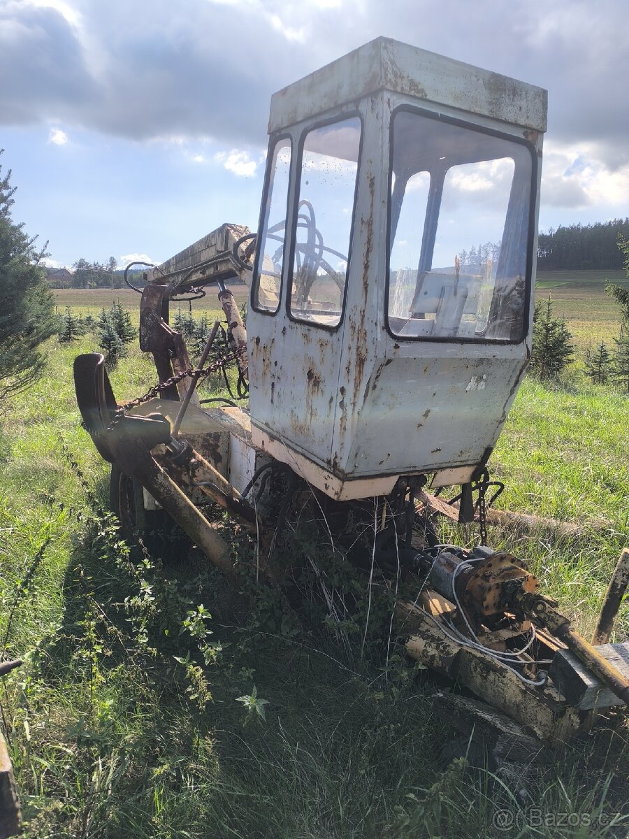 Traktorový nakladač UNHZ 750 - 2