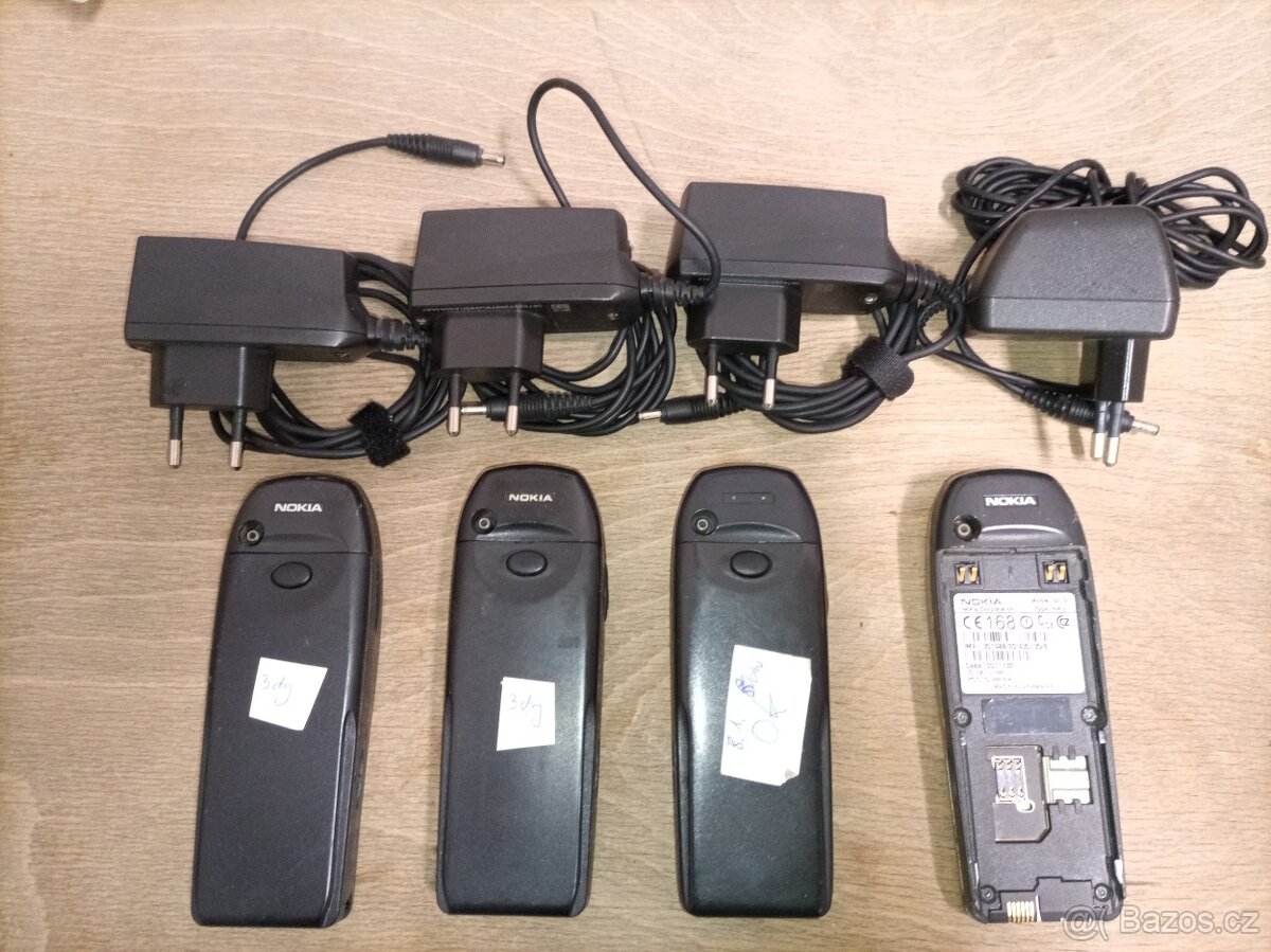 Prodám retro mobily Nokia 6310i a široké příslušenství - 2