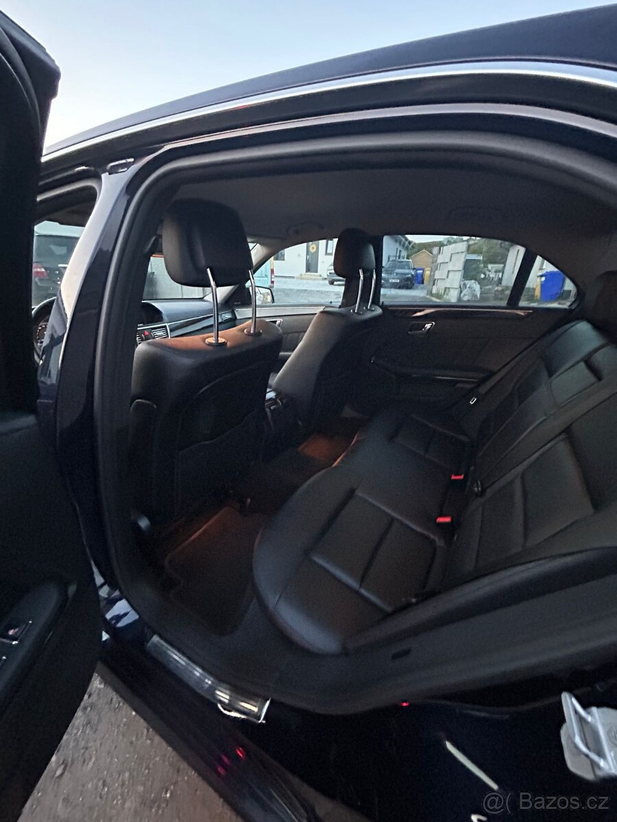 Prodám Mercedes Benz e class 350 4Matic - 2