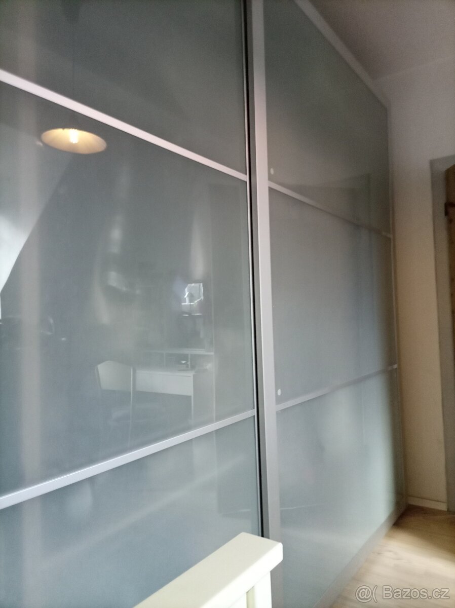 Posuvné dveře alu+ sklo, ikea pax - 2