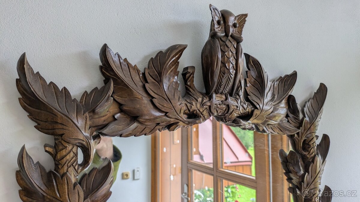 Zrcadlo s krásným vyřezávaným rámem - 2