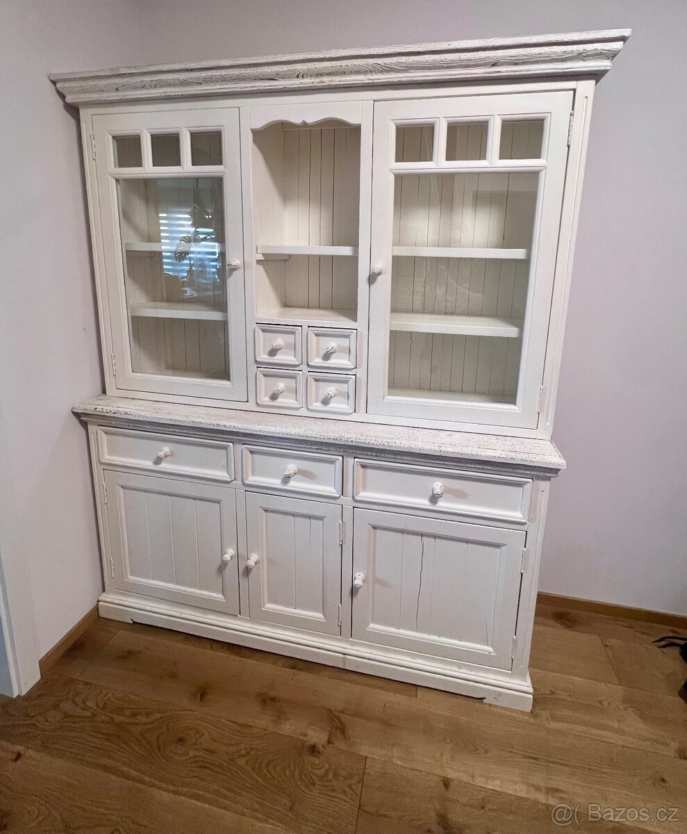Dřevěná kredenc Provance - 2