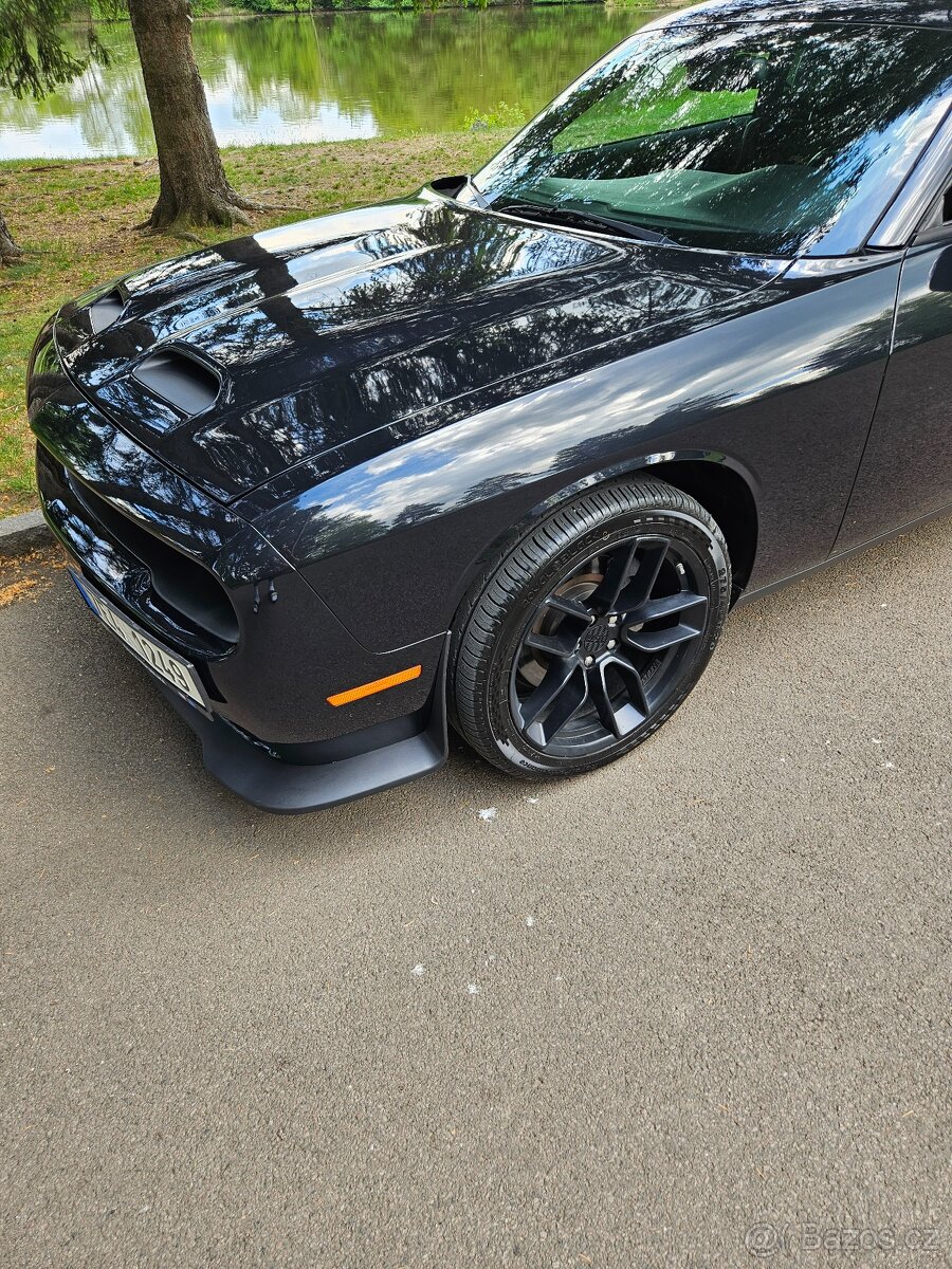Dodge challenger 5.7 hemi - 2