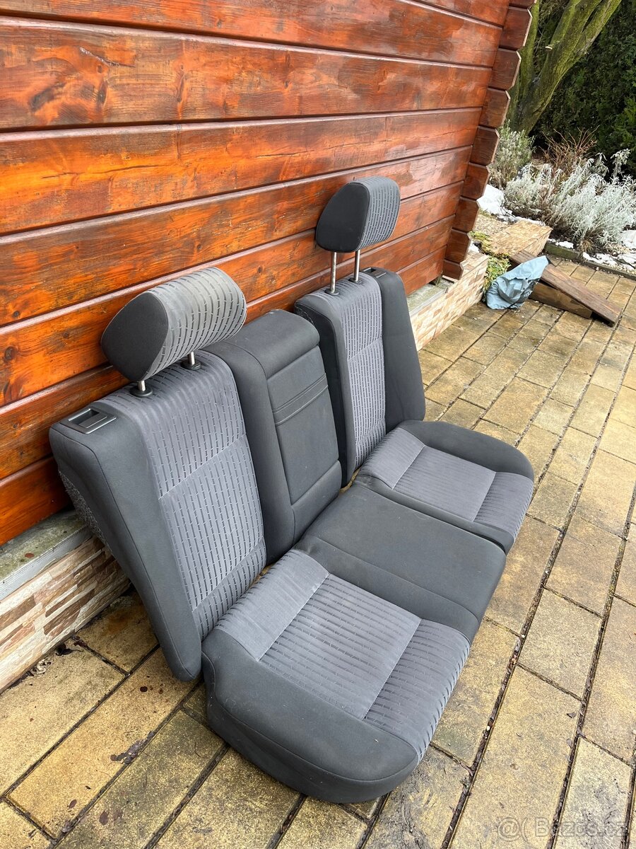 Sedačky Škoda Octavia 1/ vw golf - 2