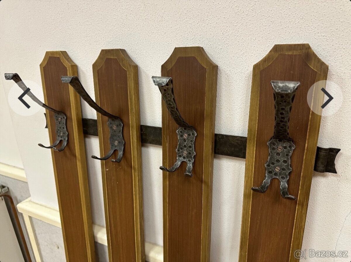 Věšák rustikal, malovaný - 2