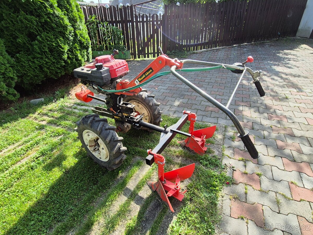 Vari Honda s vlekem a příslušenstvím - 2